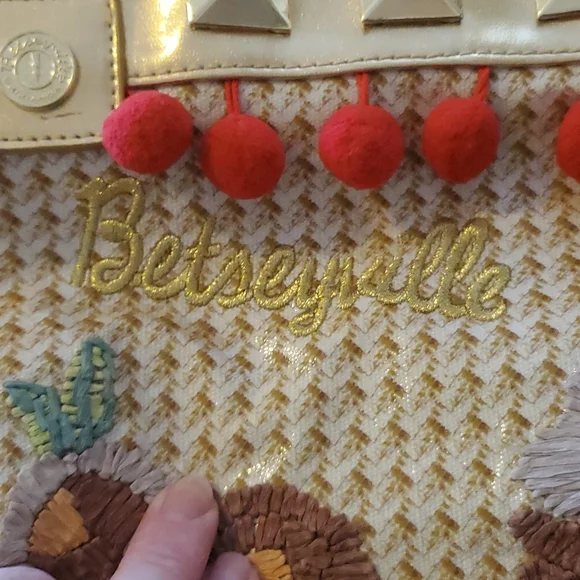 Beltsville Purse with pompoms - Picture 2 of 6